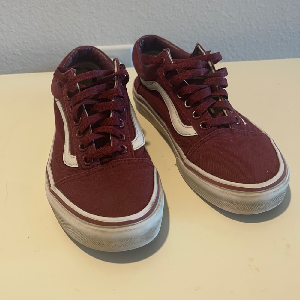 used Vans 8.5 women’s 7 men’s (maroon)